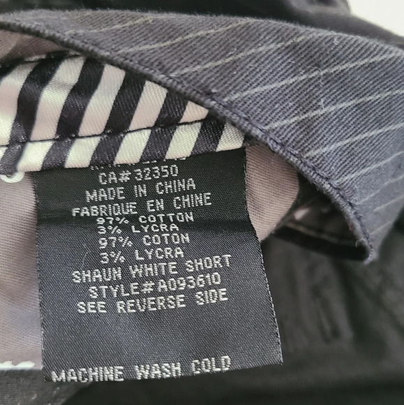 Volcom mens shorts sz.36  black/white striped - Picture 11 of 14